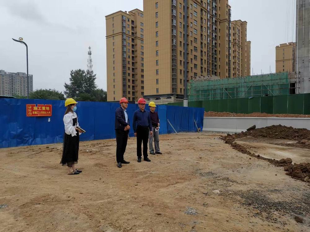 集團董事長孔德穩(wěn)趕赴新十八大街項目施工現(xiàn)場、王水生產(chǎn)基地視察工作